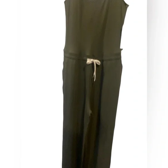 NWT Vuori pose scoop jumpsuit KALE Size S - Picture 3 of 5